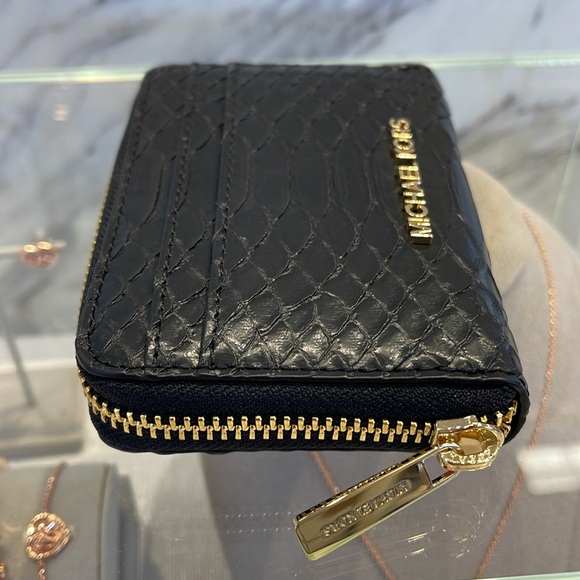 Michael Kors Women Medium Zip Around Card Case Coin Pouch Wallet Black 
NWT - Picture 5 of 16